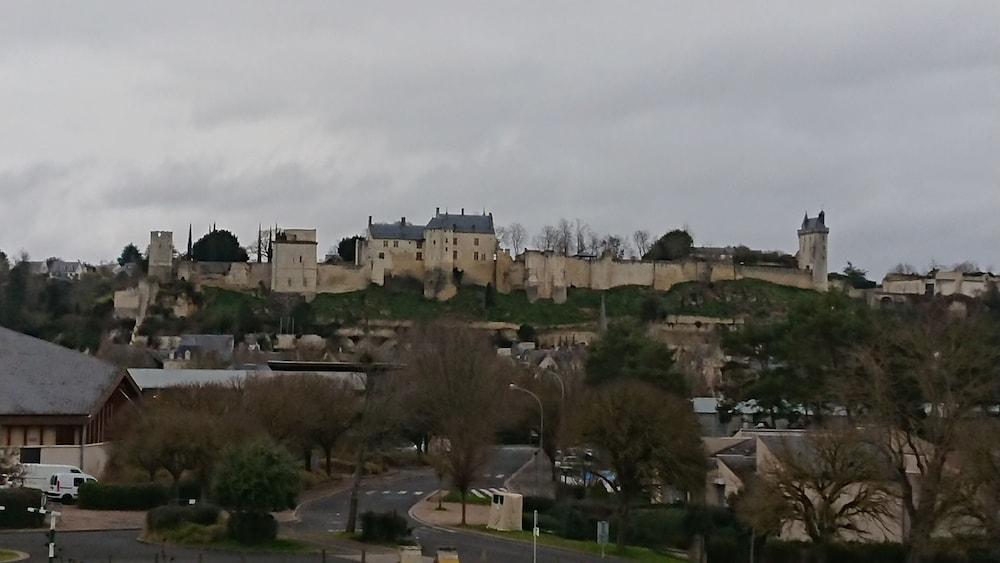 Ibis Styles Chinon Hotel Exterior foto