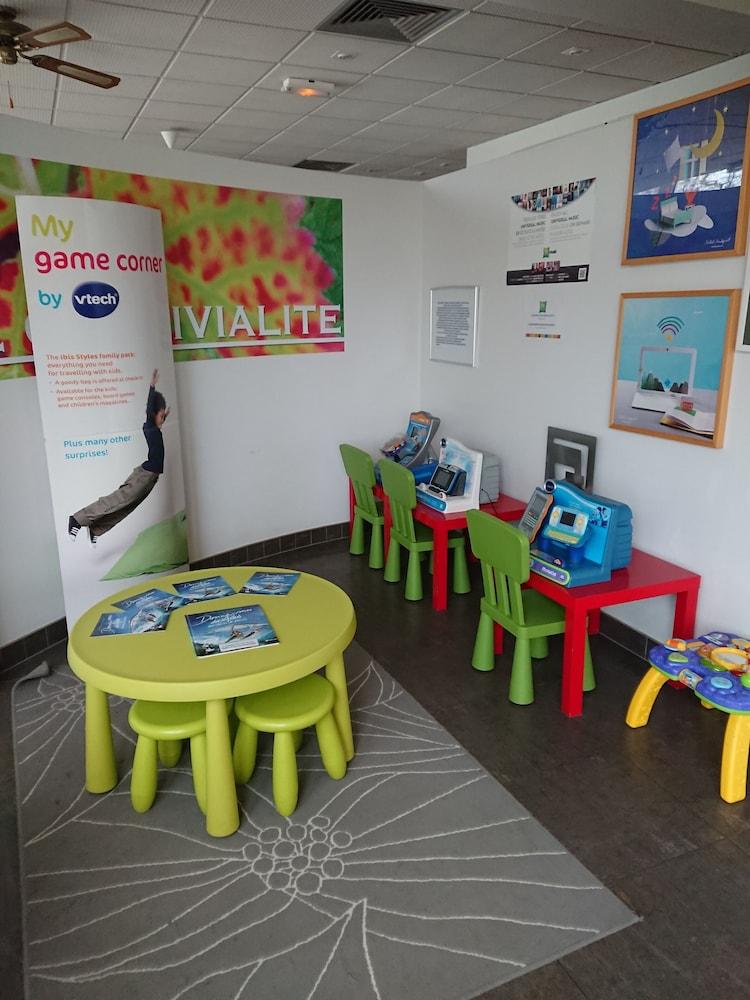 Ibis Styles Chinon Hotel Exterior foto