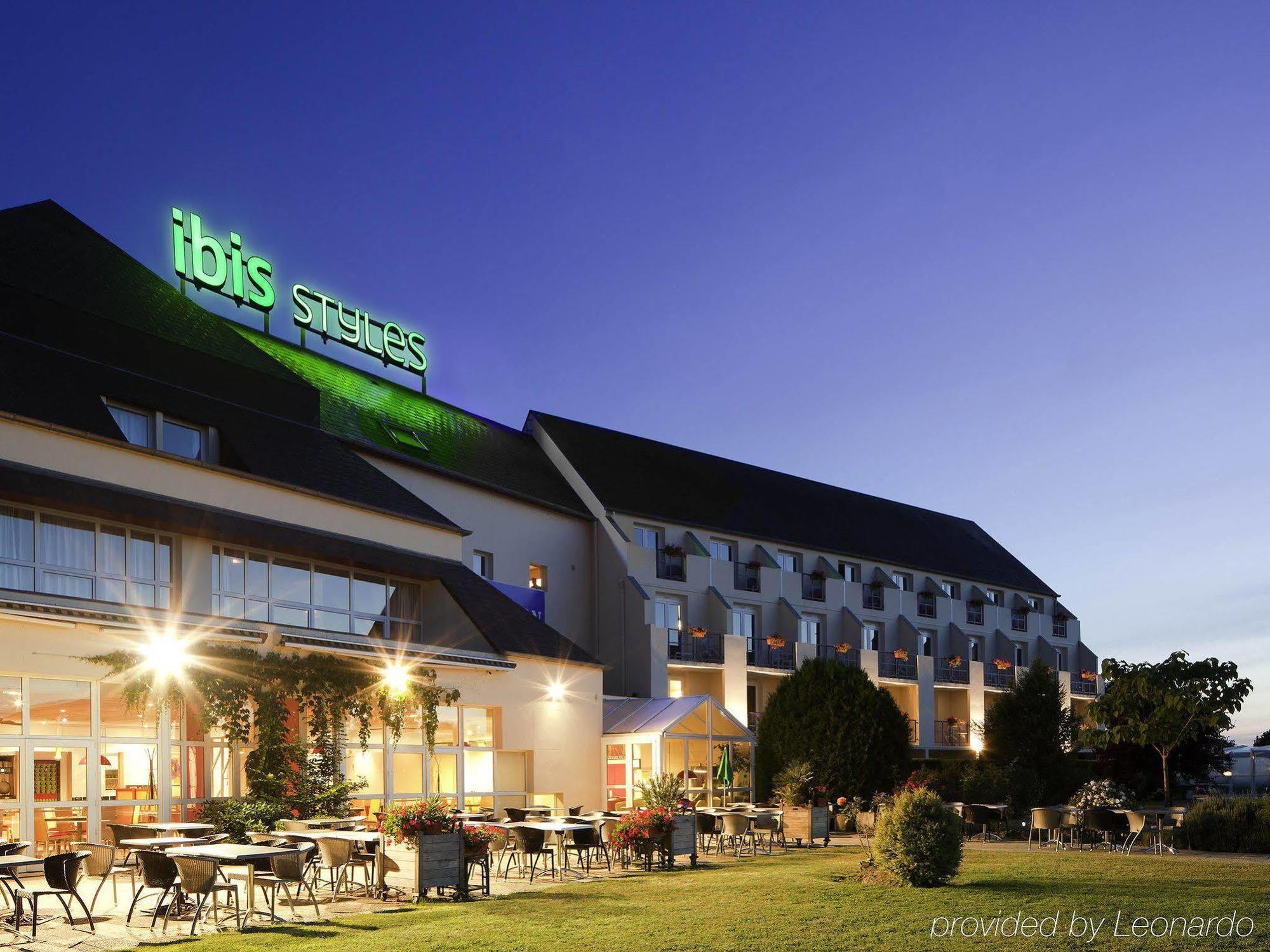 Ibis Styles Chinon Hotel Exterior foto