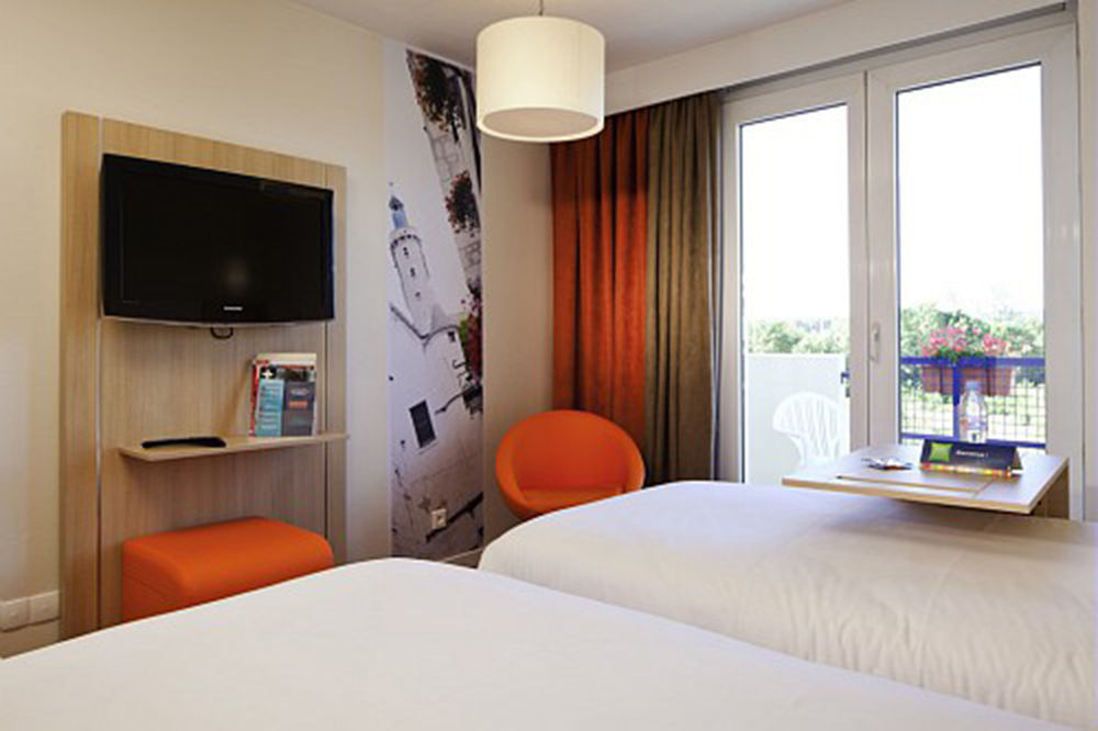 Ibis Styles Chinon Hotel Exterior foto