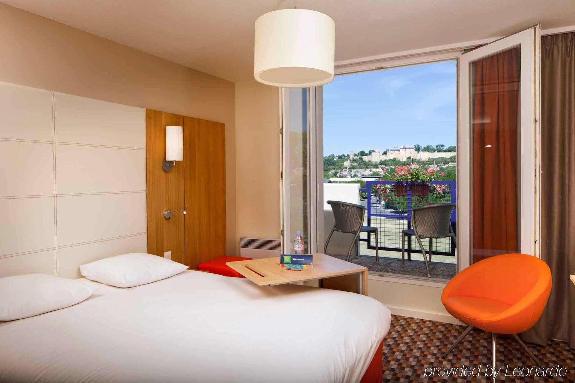 Ibis Styles Chinon Hotel Exterior foto